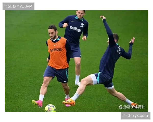 恰尔汗奥卢卓越适应战术调整 助力球队连战连捷