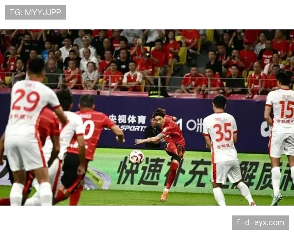 埃米利亚诺·马丁内斯闪耀英超赛场，助球队开启胜利新篇章